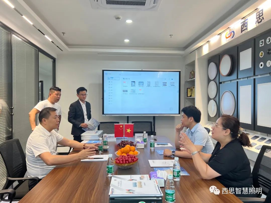 热烈祝贺越南LUXHOUSE贵宾杨总，，，，，乐成签约成为d88尊龙官方网照明越南区域总署理！-公司新闻-d88尊龙官方网照明官网